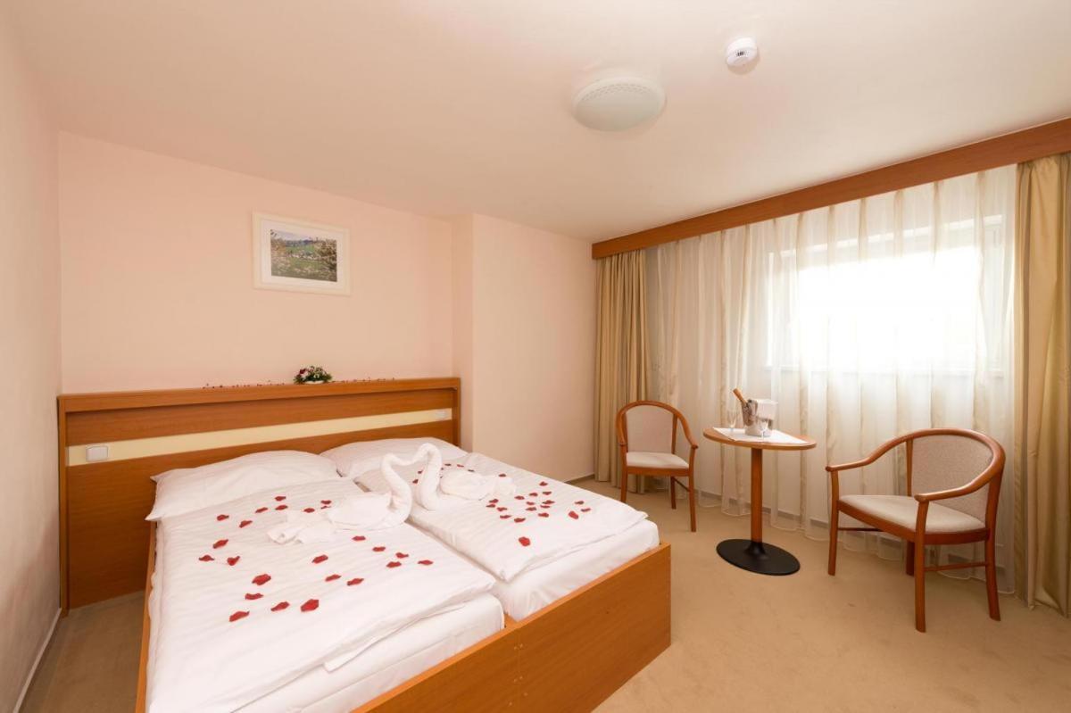 Hotel Svratka מראה חיצוני תמונה