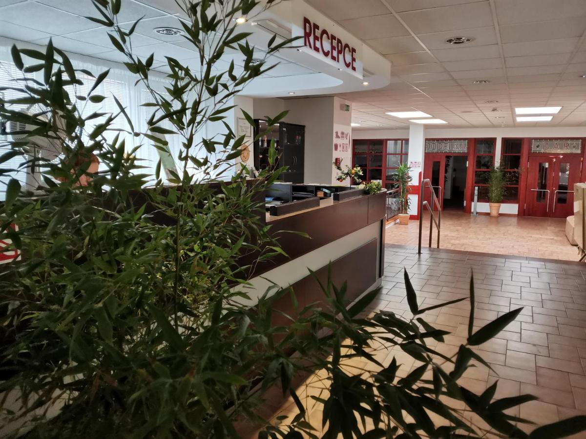 Hotel Svratka מראה חיצוני תמונה